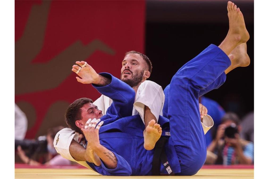 Wagner: Für Judo-Gold gekommen, mit Bronze „stolz“ gegangen Karl-Richard Frey (hinten) scheiterte erst im Viertelfinale und dann in der Hoffnungsrunde. Foto: Oliver Weiken/dpa