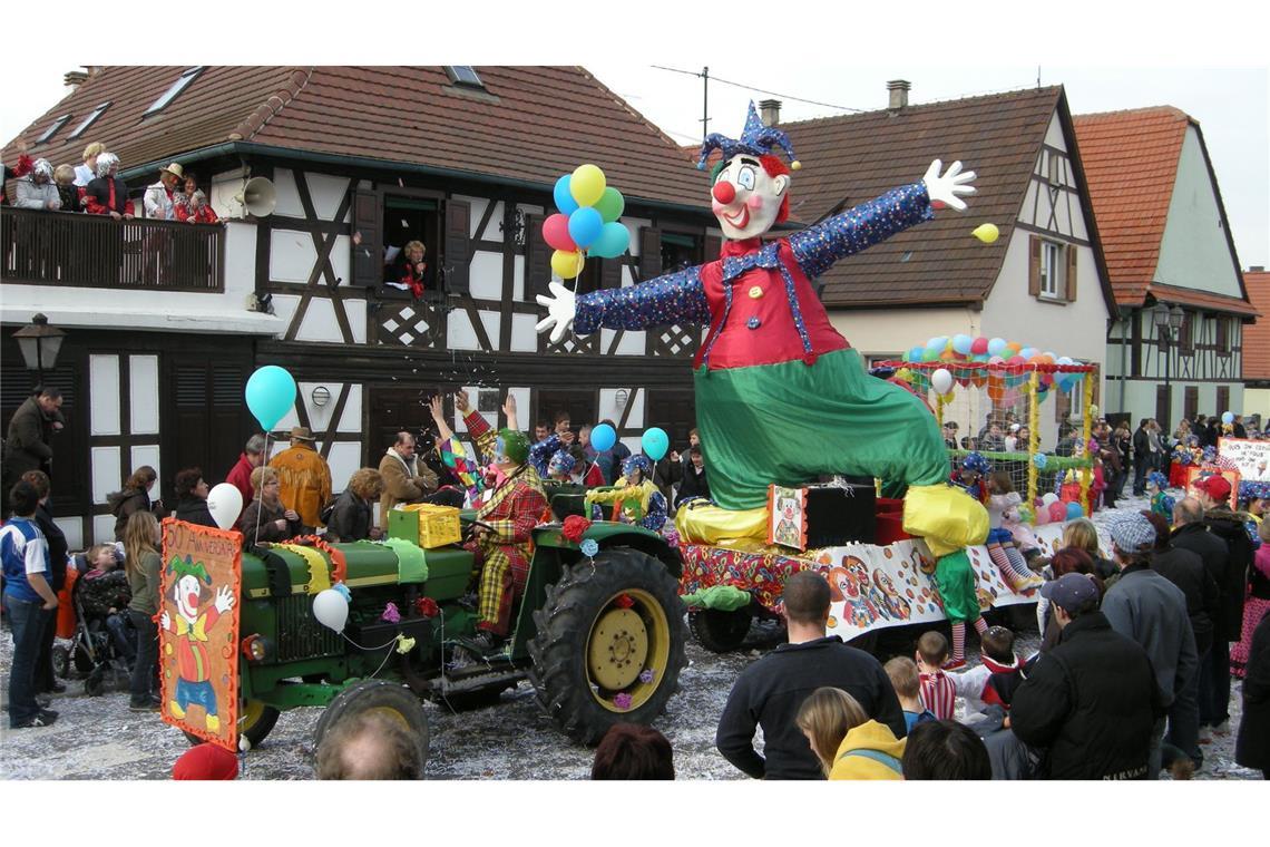 Karnevalisten auf einem Umzug. (Archivbild)