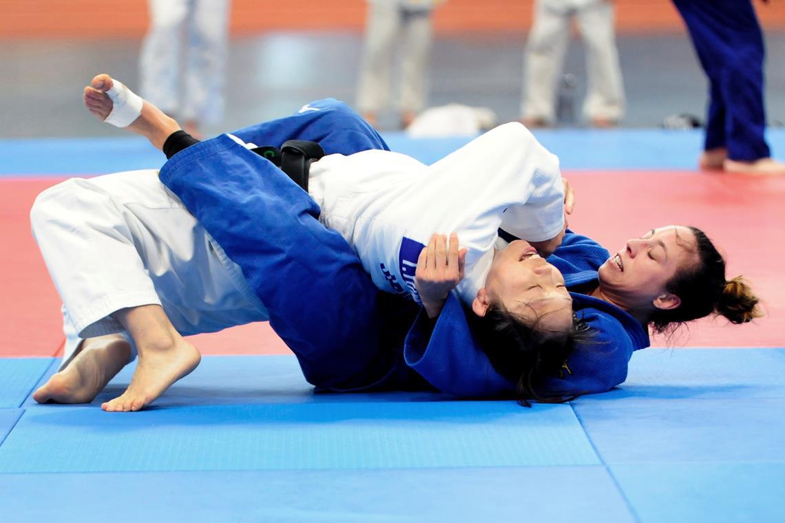 Katharina Menz (blauer Anzug) bei einem ihrer letzten Trainings vor den Olympischen Spielen in Paris. Foto: photostampe