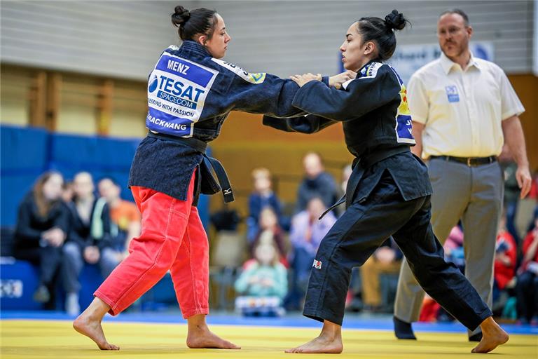 Katharina Menz (links) will morgen fest zupacken und bei der WM in Doha den ganz großen Wurf schaffen. Foto: Alexander Becher