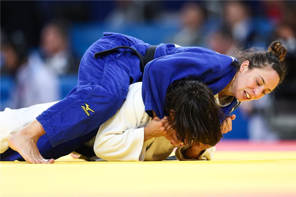 Katharina Menz (oben) bei ihrem bislang letzten Kampf bei den Olympischen Sommerspielen 2024 in Paris. Foto: Imago