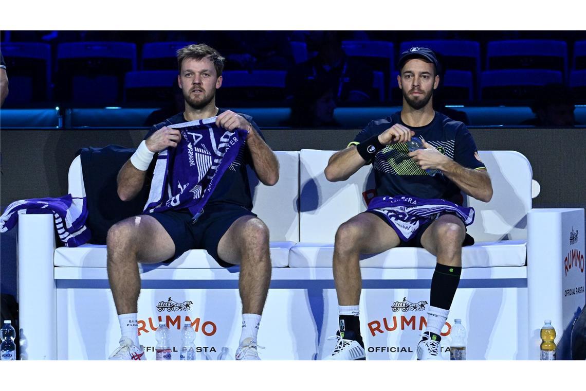 Kevin Krawietz (l) und Tim Pütz (r) stehen im Endspiel des Tennis-Saisonfinals.