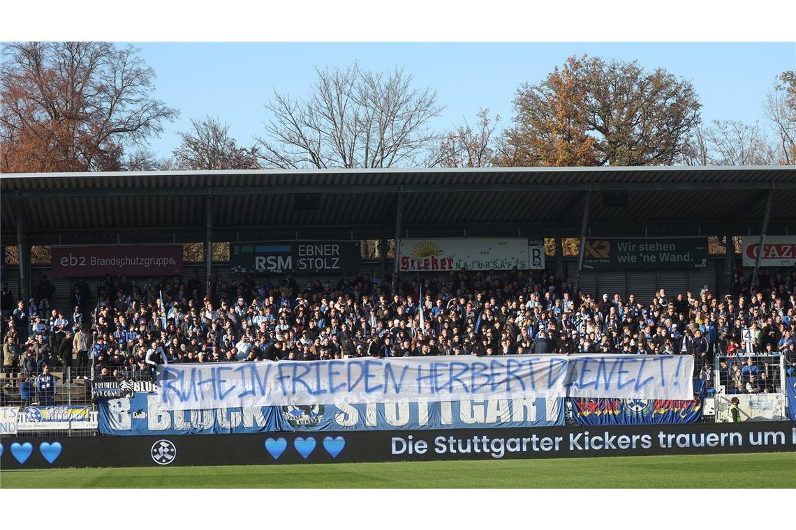 Kickers-Fans erinnern an Rekordspieler Herbert Dienelt.