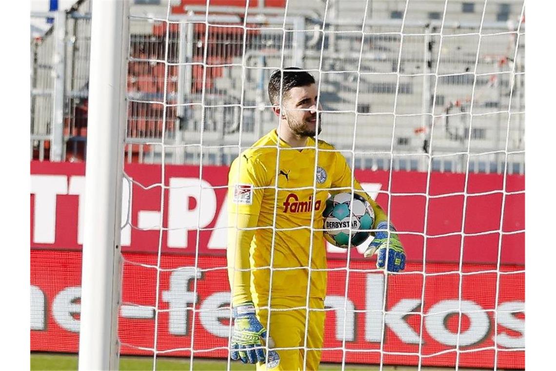 Kieler Pokalhelden straucheln - Bochum und Fortuna drücken