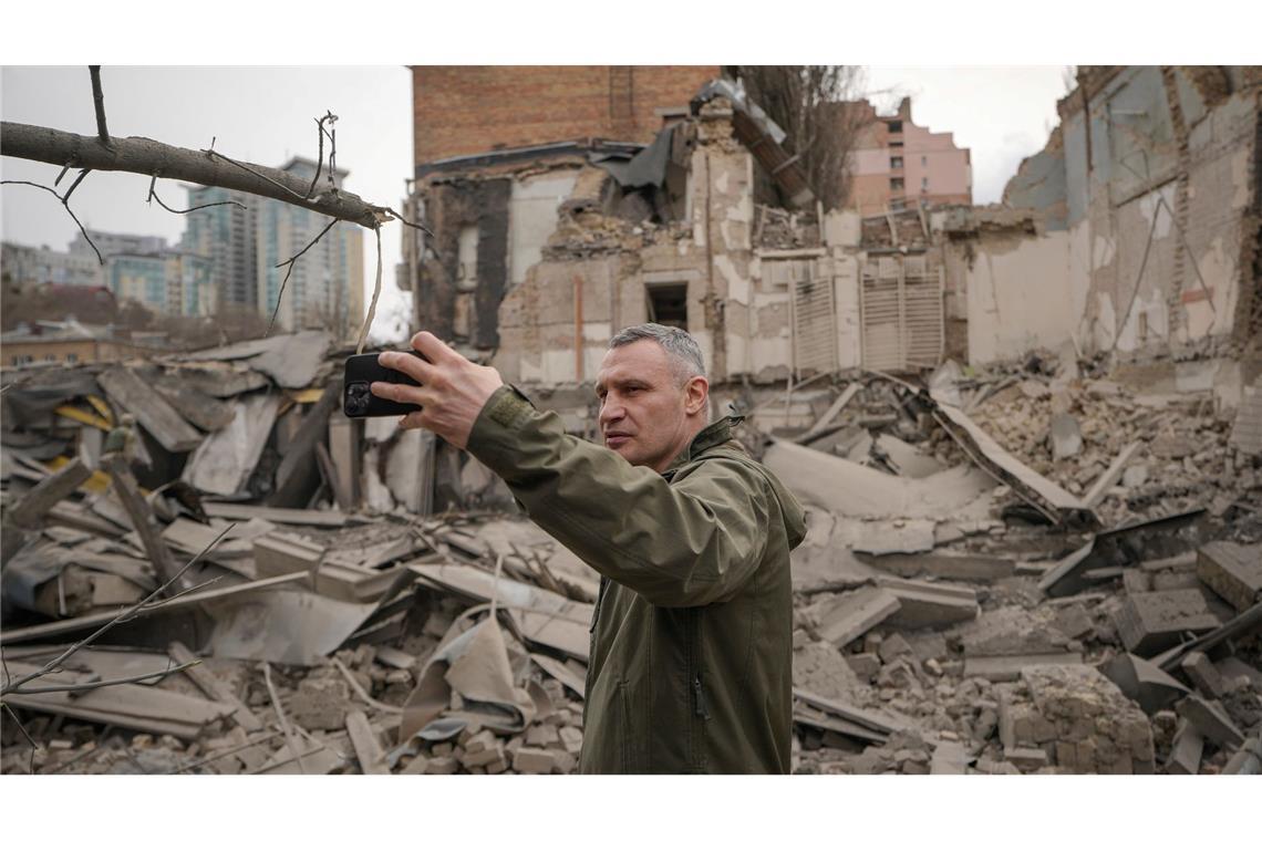 Kiew wurde mit Raketen angegriffen, die laut Bürgermeister Vitali Klitschko sieben Menschen im zentralen Stadtbezirk Petschersk verletzten.