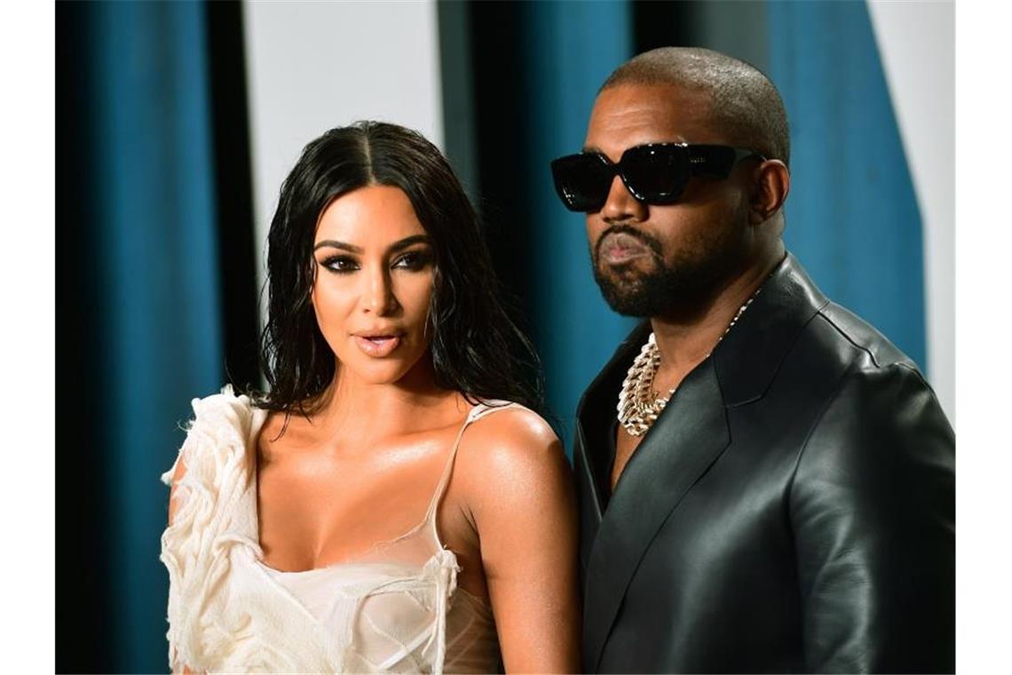 Kim Kardashian reicht Scheidung von Kanye West ein Kim Kardashian hat die Scheidung von Rapper Kanye West eingereicht. Foto: Ian West/PA Wire/dpa