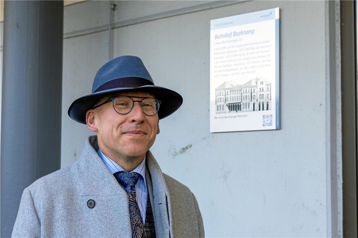 Klaus Loderer recherchierte über die Geschichte des Backnanger Bahnhofs. Foto: Alexander Becher