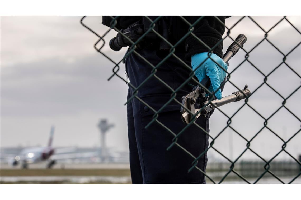 Klimaprotest am Flughafen Berlin Brandenburg