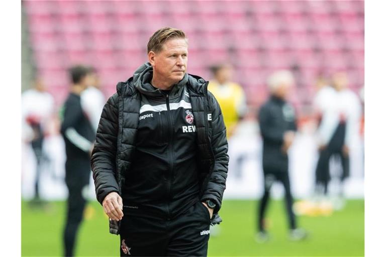 Kölns Trainer Markus Gisdol steht am Spielfeldrand. Foto: Marcel Kusch/dpa