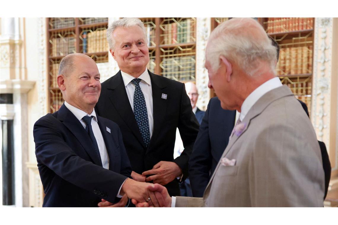 König Charles empfing die Teilnehmer des Gipfels in der prunkvollen Schloss-Bibliothek.