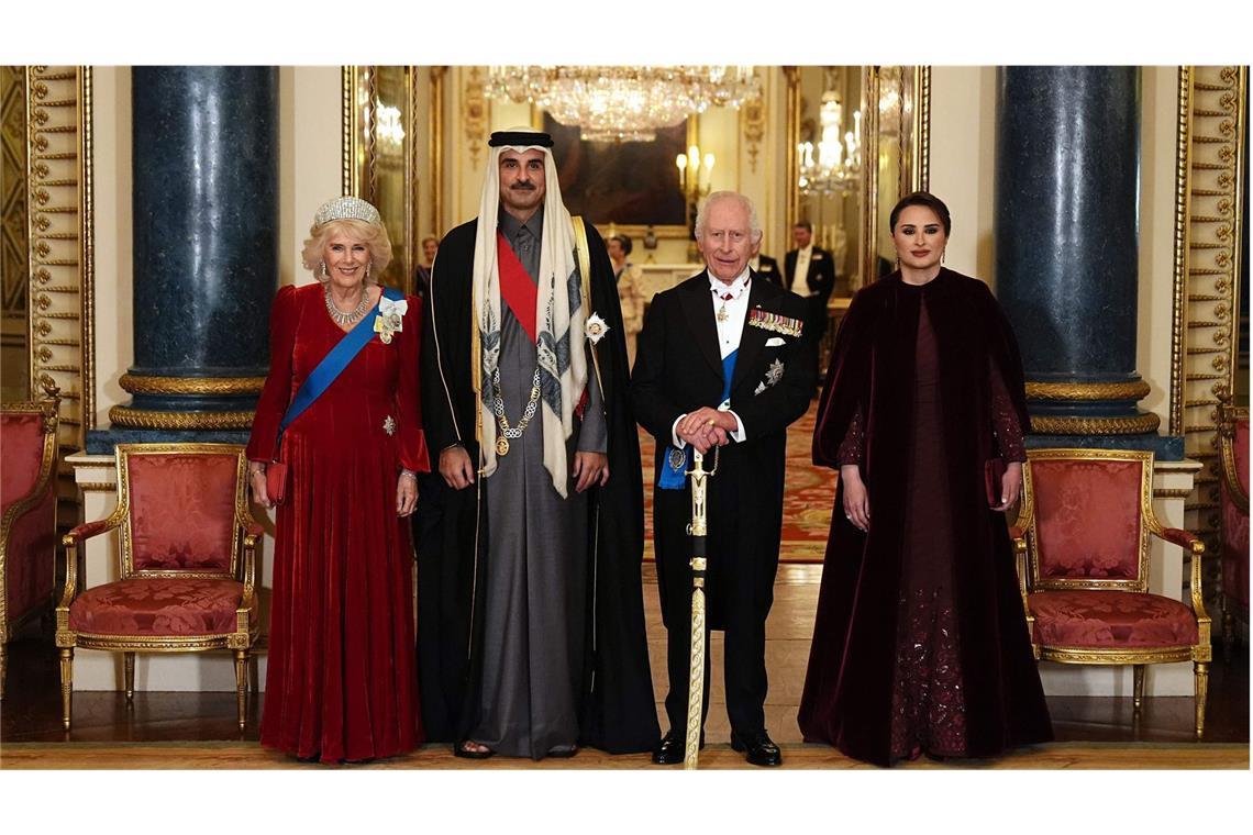 König Charles III. und Königin Camilla gaben zu Ehren von Scheich Tamim bin Hamad Al Thani und seiner Frau Jawaher ein festliches Staatsbankett im Buckingham Palace.