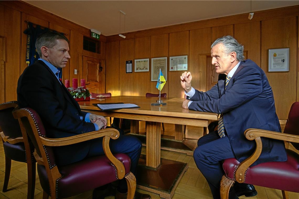 „Ein Baum für jedes Backnanger Kind“ Kommunalpolitische Analyse im Europazimmer des Backnanger Rathauses: OB Frank Nopper im Gespräch mit BKZ-Redaktionsleiter Kornelius Fritz.