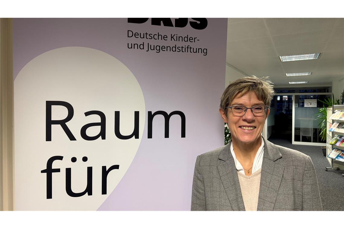 Kramp-Karrenbauer verfolgt nach wie vor die aktuelle Politik.