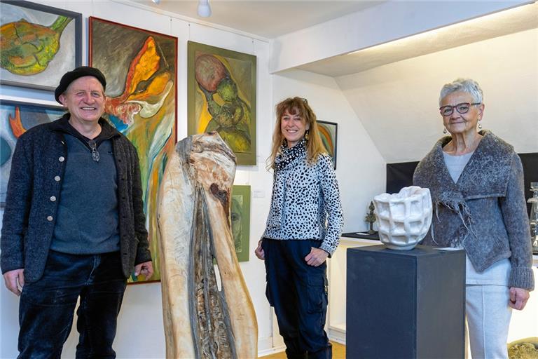 Kreative Köpfe in ihrem Atelier X-Fluss im alten Schulhaus in Althütte (von links): Jo Nagel, Dani Lüdecke und Regine Ahrendt. Foto: A. Becher