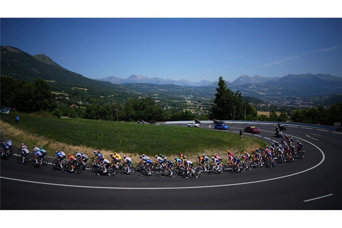 Kreisverkehr in Frankreich: die Fahrer der Tour de France sind in der Region Provence-Alpes-Côte d’Azur unterwegs.