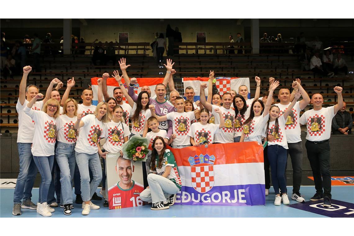 Kroatische Fans und die Familie von Torwart Marin Sego