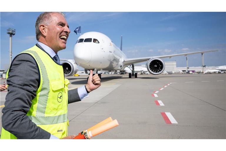 Künftig darf Lufthansa Technik die Kabinen der Boeing Dreamliner umbauen. (Archivbild)