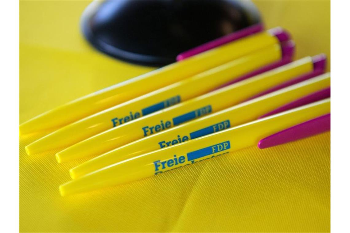 Parteimitglieder: Grüne legen zu, Verluste für AfD und SPD Kugelschreiber mit dem FDP-Logo. Foto: Marijan Murat/dpa/Symbolbild/Archiv