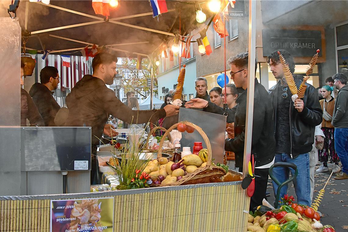 Kulinarische Köstlichkeiten an vielen Ständen.