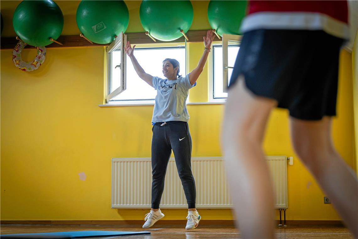 Kursleiterin Olya Andreeva versucht, den Kindern in ihrem Kurs die Freude an der Bewegung zu vermitteln. Foto: Alexander Becher