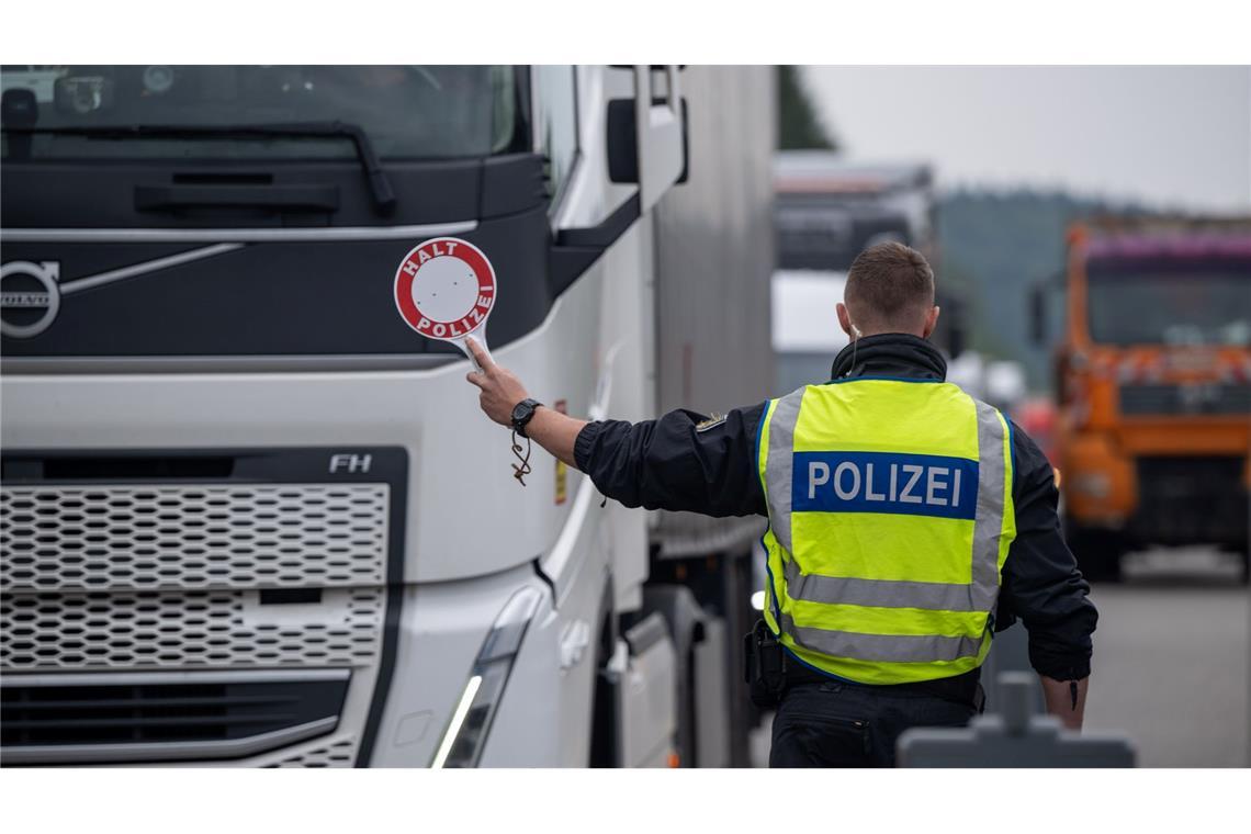 Längere Staus an den Grenzen versucht die Bundespolizei zu vermeiden. (Archivbild)