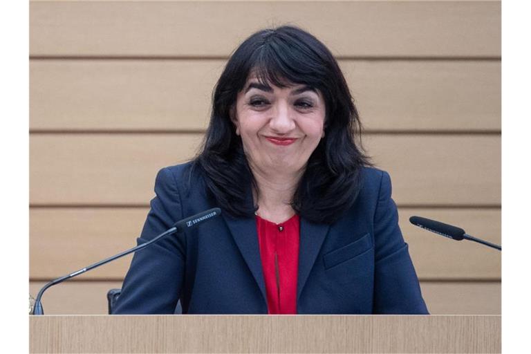 Landtagspräsidentin Muhterem Aras sitzt im Landtag von Baden-Württemberg. Foto: Marijan Murat/dpa/Archivbild