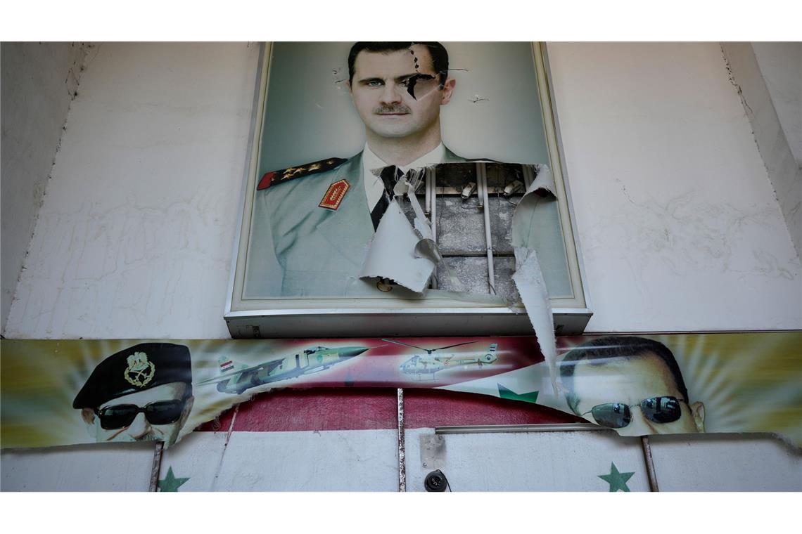 Langzeitherrscher Assad ist weg, seine Plakate verbleichen schnell. Jetzt müssen sich die Neuen bewähren.