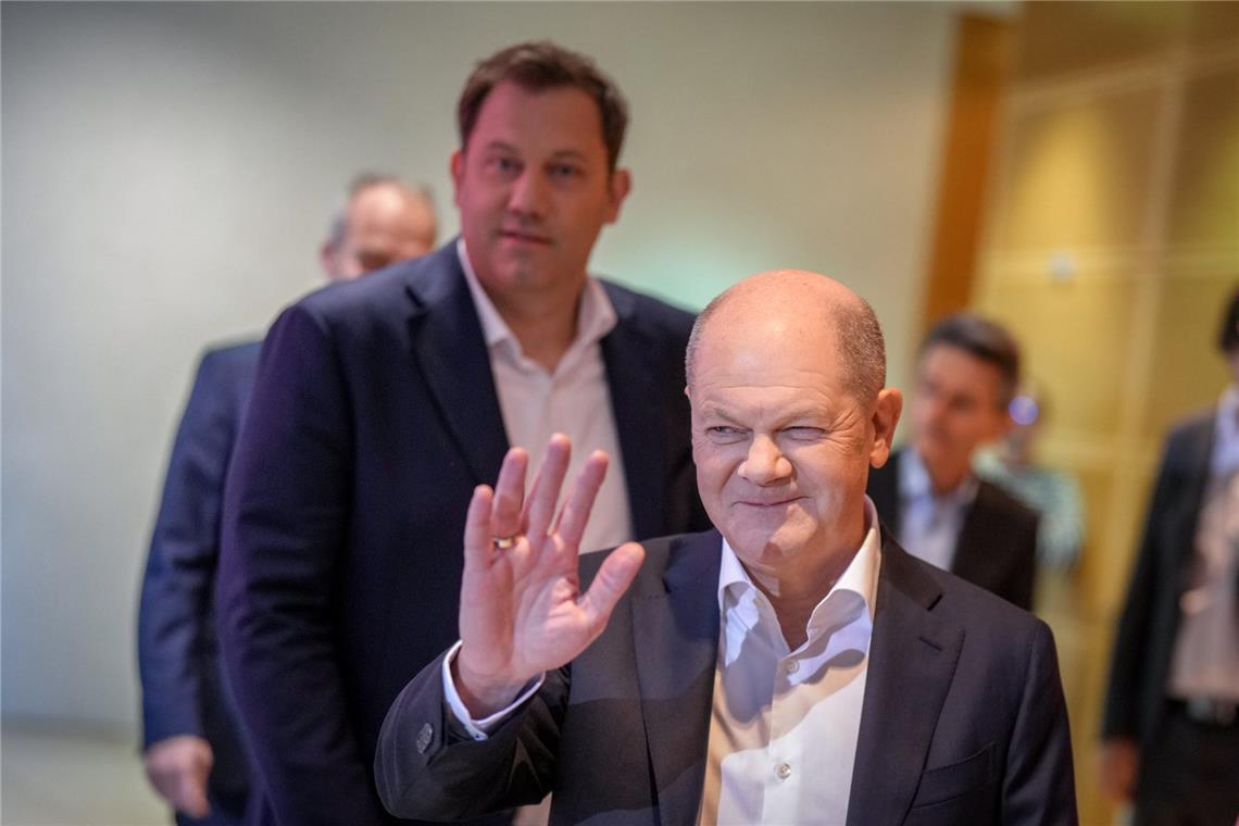 Lars Klingbeil, SPD-Bundesvorsitzender, und Bundeskanzler Olaf Scholz (SPD). Archivbild.