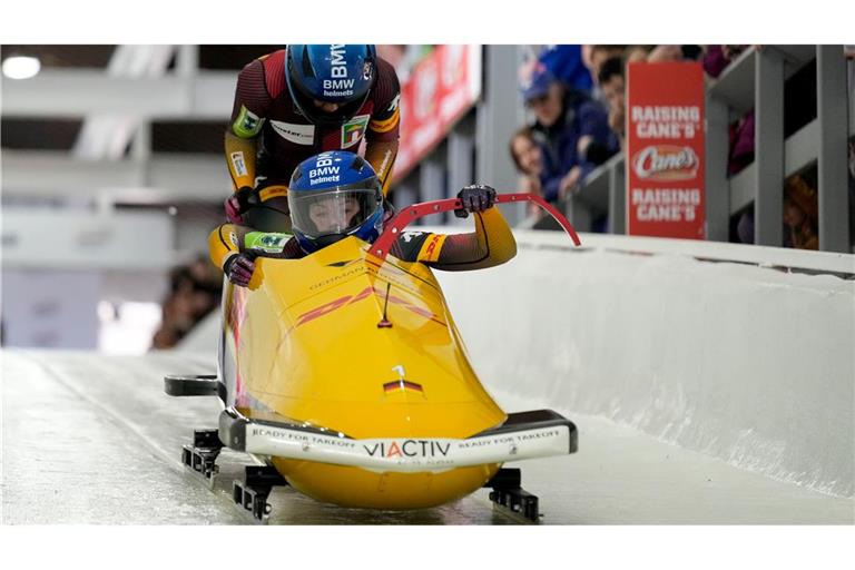 Laura Nolte (vorne) und Deborah Levi stehen vor ihrem ersten WM-Titel im Zweierbob.