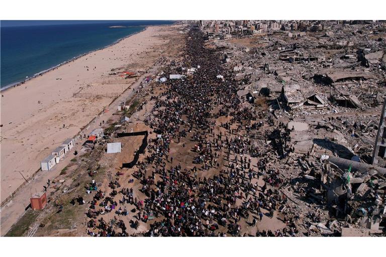 Laut der Hamas und den Vereinten Nationen sind Hunderttausende Vertriebene in den Norden Gazas zurückgekehrt.