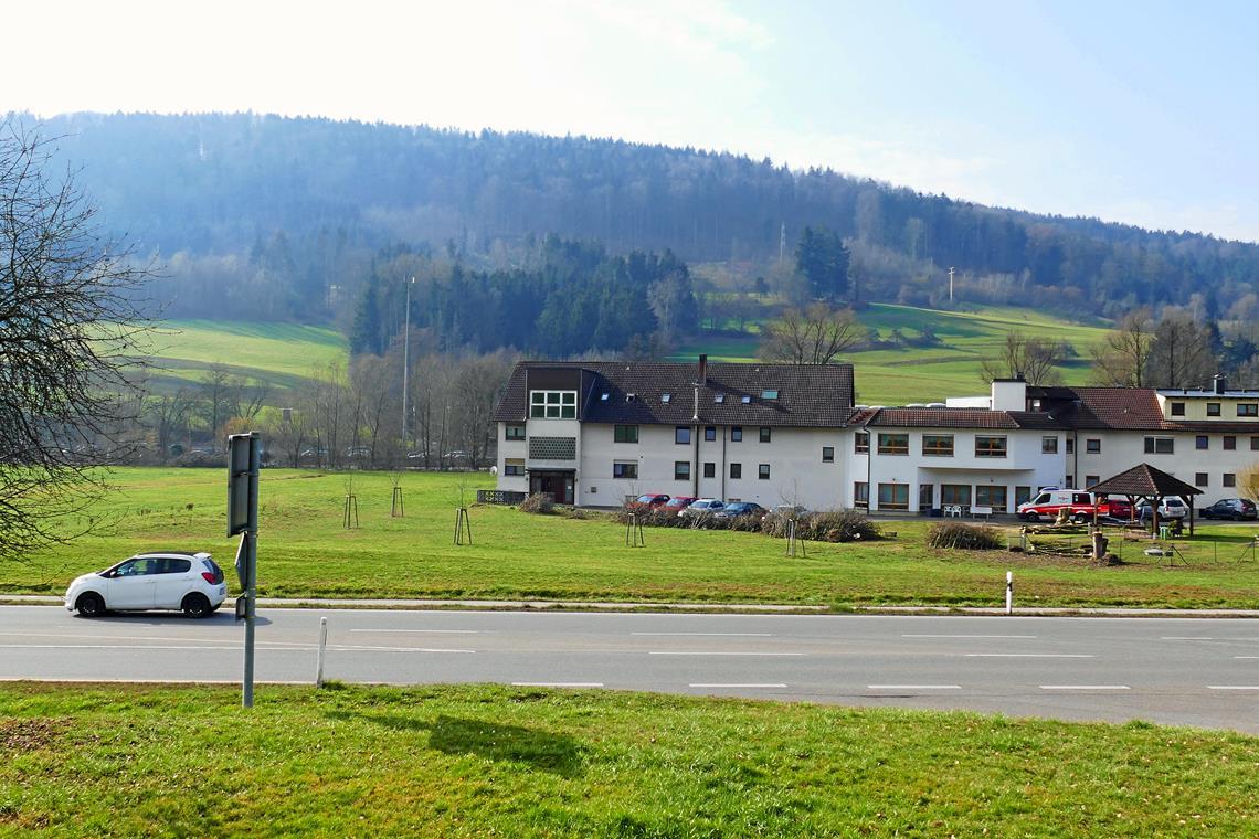 Laut der überarbeiteten Planung rückt das künftige Pflegeheim Gronbachmühle vom Hochwasserdamm der Murr ab.Foto: Ute Gruber