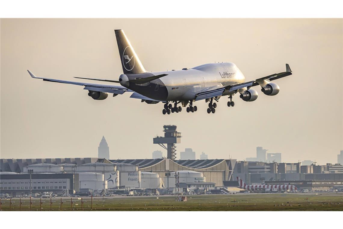 Laut einer aktuellen Prognose werden zum Winterflugplan von deutschen Flughäfen nur 85 Prozent der Sitzplätze angeboten wie vor der Corona-Krise im Winter 2018/19. (Symbolbild)