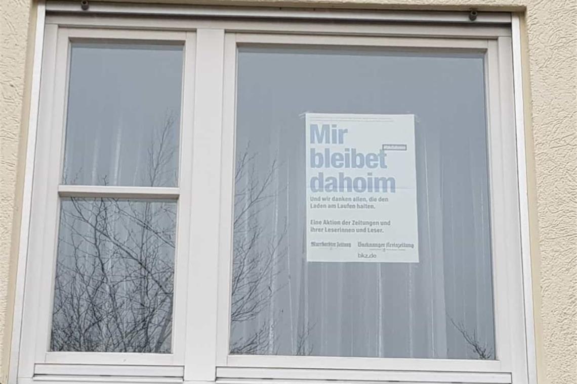 Plakat im Fenster Wer bleibt alles dahoim?