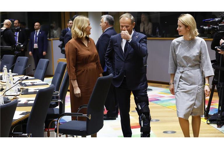 Lettlands Ministerpräsidentin Evika Silina (von links nach rechts), Polens Ministerpräsident Donald Tusk und die Chefin der EU-Außenpolitik, Kaja Kallas, während einer Sitzung auf dem EU-Gipfel.   