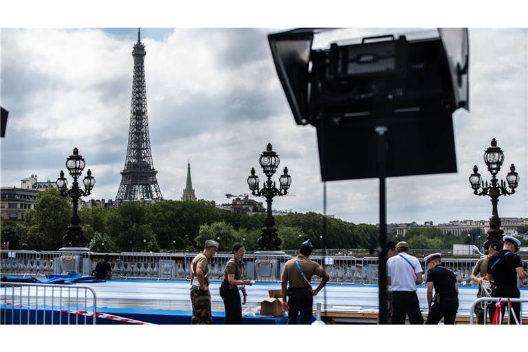 Letzte Handgriffe vor der großen Show: Paris macht sich bereit für die Eröffnungsfeier der Olympischen Spiele.