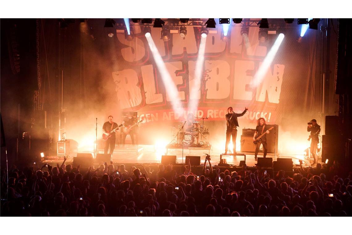 Letzter Tag vor der Brandenburg-Wahl: Die Indie-Rock-Band Madsen spielt auf einer Kundgebung gegen Rechts.