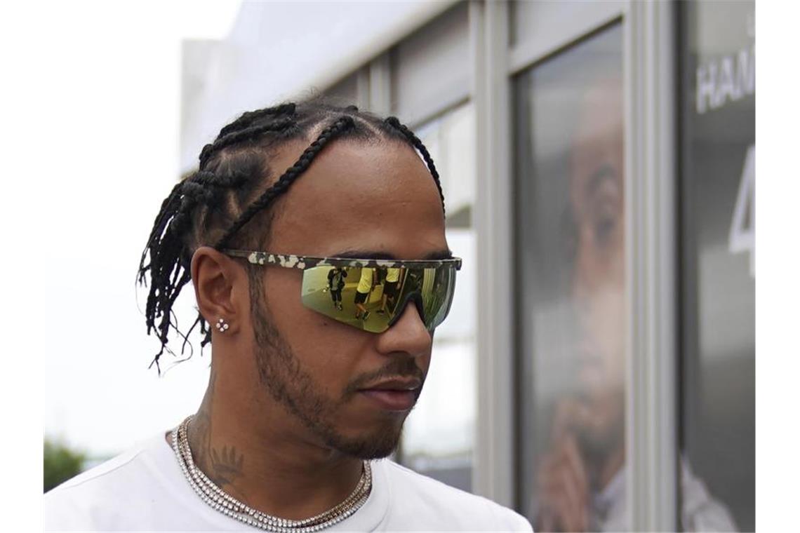 Hamilton zerstreut Zweifel: „Habe nicht aufgegeben“ Lewis Hamilton hat Spekulationen um einen baldigen Rückzug ins Privatleben zerstreut. Foto: Toru Hanai/AP/dpa