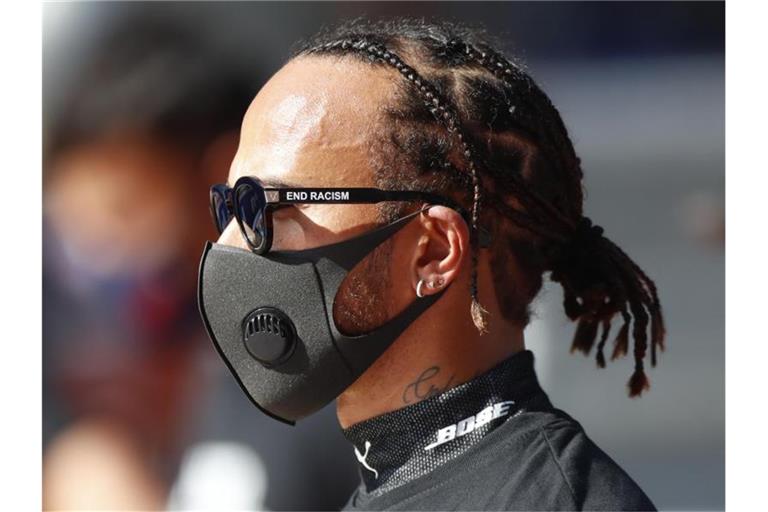 Lewis Hamilton will auf dem Nürburgring seinen 91. Sieg in der Formel 1 perfekt machen. Foto: Pavel Golovkin/Pool AP/dpa