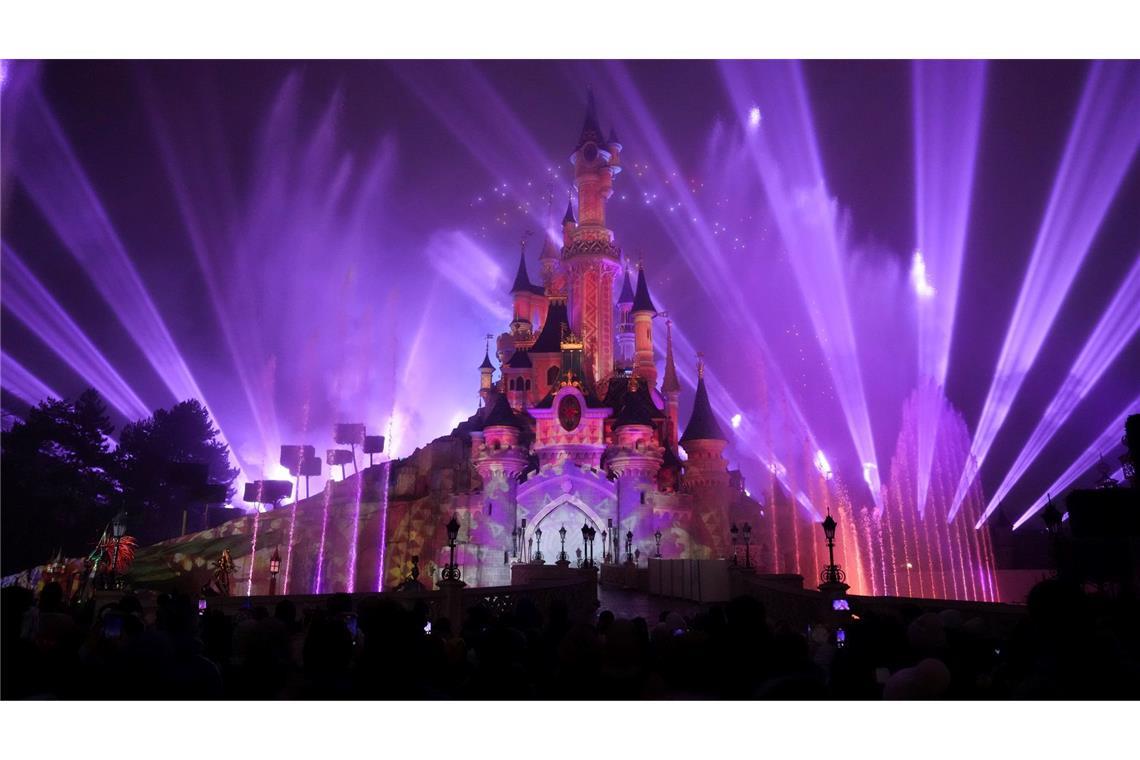 Lichtshow über dem Dornröschenschloss im Disneyland bei Paris