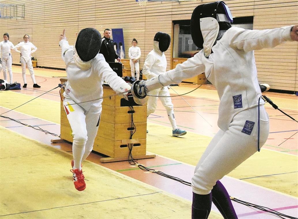 Lina Zerrweck (links) erkennt die Lücke und stößt im richtigen Moment zu. Foto: T. Sellmaier