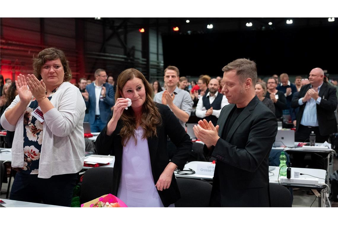 Linken-Vorsitzende Janine Wissler nach ihrer Rede auf dem Bundesparteitag neben Martin Schirdewan,