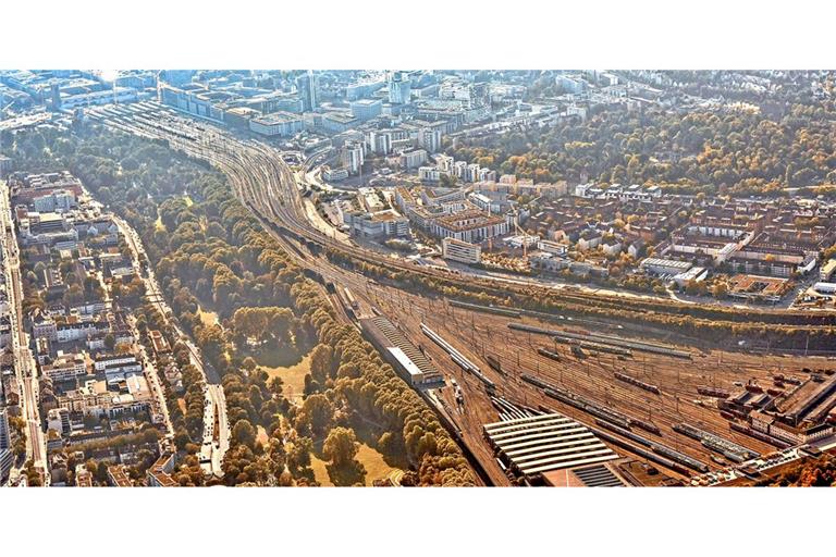 Links oben der Bahnhof, rechts unten die Rangierflächen – die dereinst frei werdenden Gleisflächen sollen städtebaulich genutzt werden.