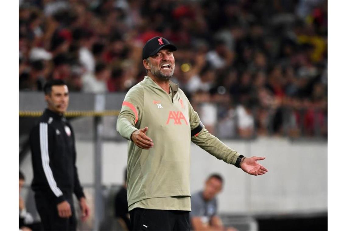 Doppelpack vom Neuzugang: Hertha 4:3 gegen Liverpool Liverpools Trainer Jürgen Klopp hadert mit dem Spiel seiner Mannschaft. Foto: Sebastian Räppold/Matthias Koch/dpa