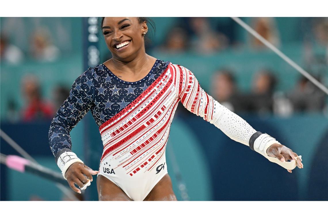 Locker und gelöst bestreitet Simone Biles den Wettkampf.