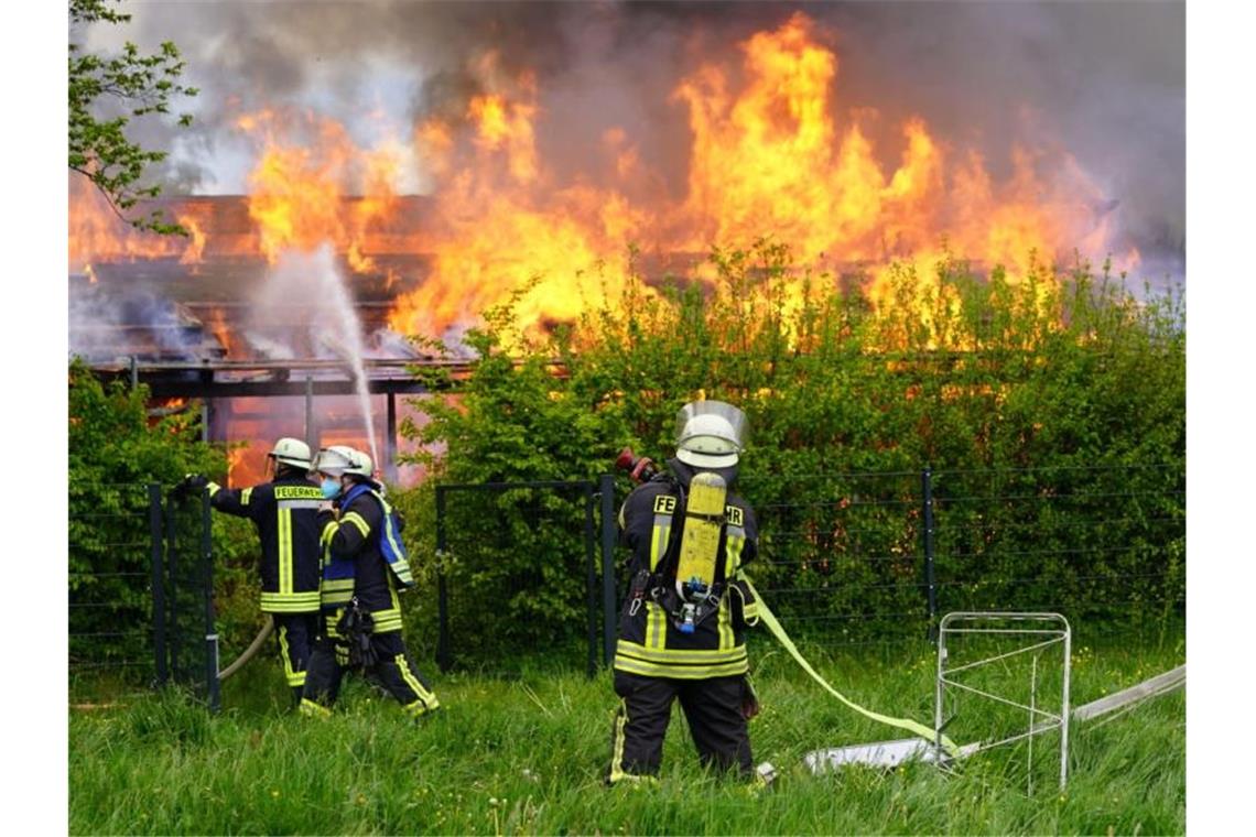 Kind und Jugendlicher nach Kitabrand weiter unter Verdacht Löscharbeiten an einem Kitagebäude in Schorndorf. Foto: Kohls/Sueddeutsche Mediengesellschaft SDMG/dpa