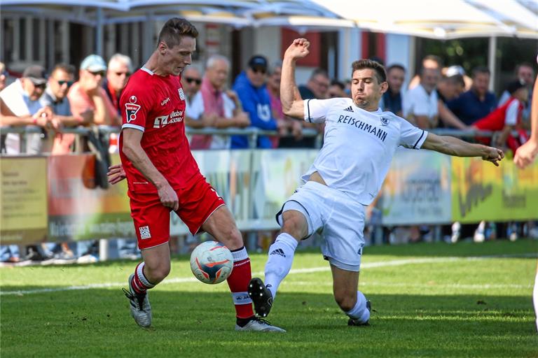 Loris Maier (rotes Trikot) hat den Siegtreffer für die TSG-Fußballer erzielt. Archivfoto: A. Becher