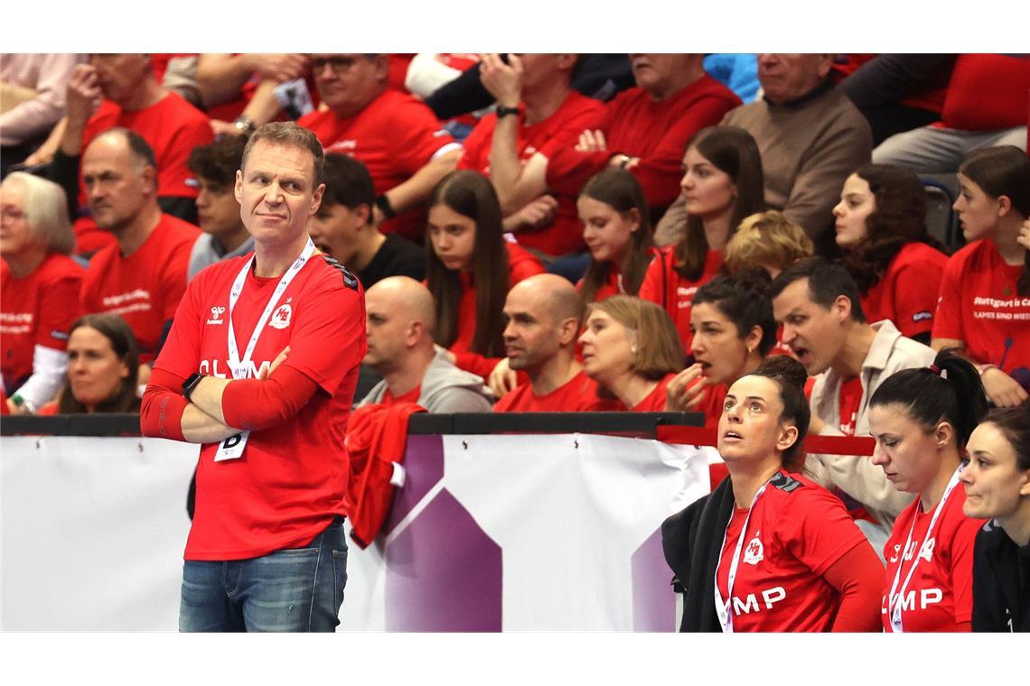 Ludwigsburgs Trainer Jakob Vestergaard holt mit seinem Team den DHB-Pokal.