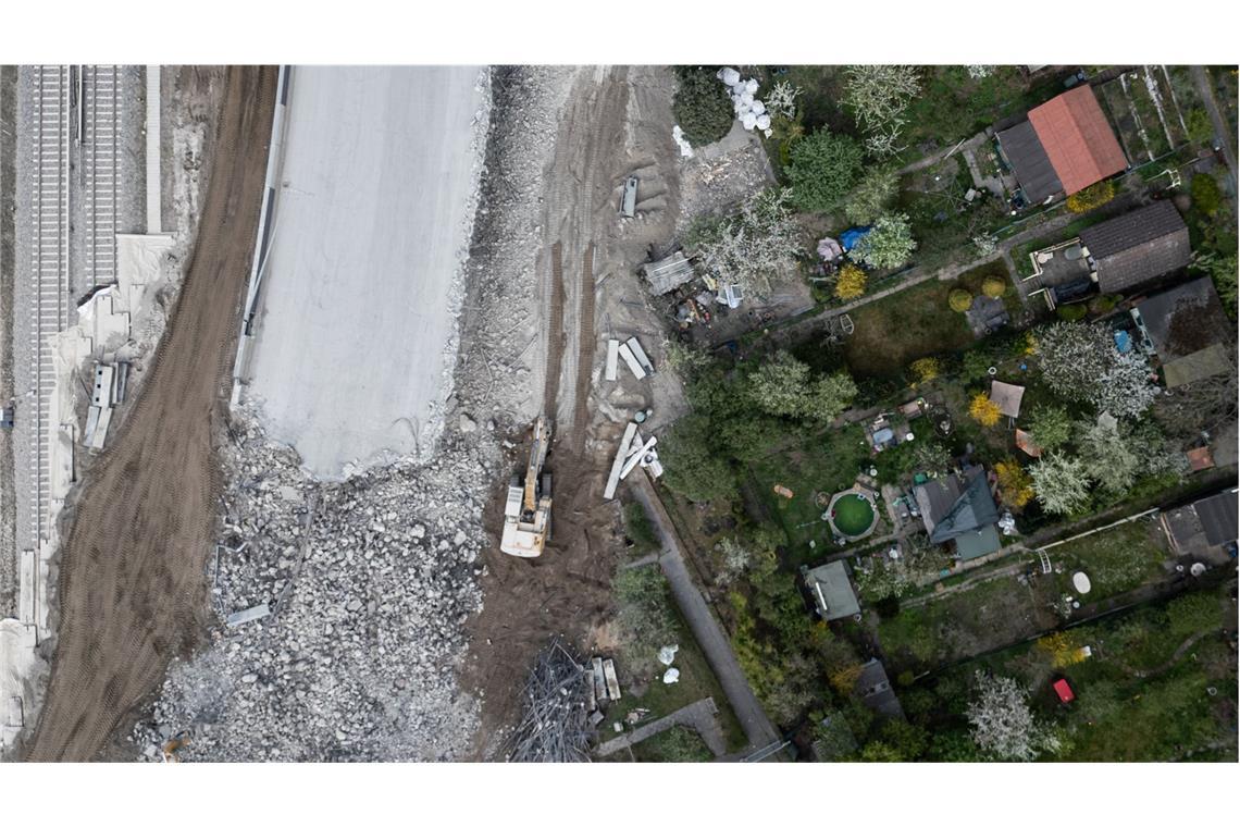 So marode sind Deutschlands Brücken wirklich Luftaufnahme der Baustelle der Ringbahnbrücke der A100 im Berliner Westen. Der Abriss der maroden Ringbahnbrücke hat begonnen.