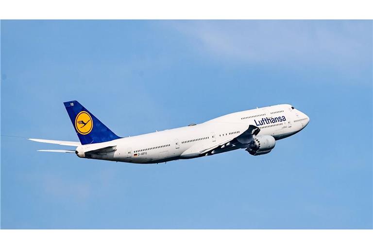 Lufthansa will 2025 rund 10.000 Menschen einstellen. (Archivbild)