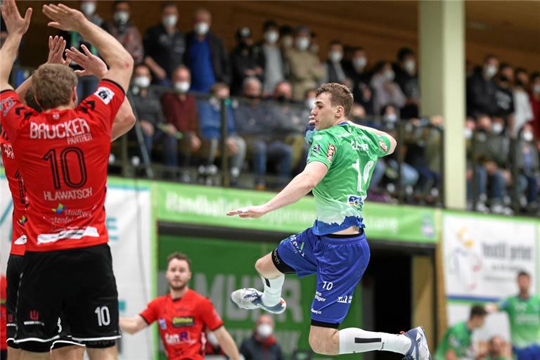 Luis Villgrattner setzt in dieser Saison nicht mehr zum Wurf an. Eine Ellenbogenverletzung bremst den HCOB-Handballer aus. Foto: A. Becher